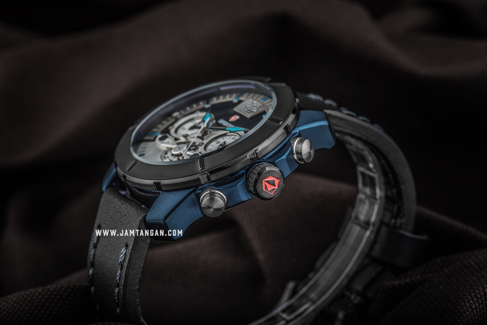 Expedition E 6761 MC LUBBU Chronograph Men Blue Dial Black Leather Strap Machtwatch